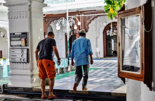 Bolehkah Orang Non Muslim Masuk Ke Masjid Dan Bolehkah Orang Islam ... Bolehkah non muslim masuk masjid