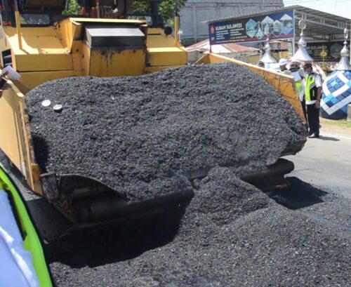 Kelebihan - Kekurangan Konstruksi Jalan Aspal dan Jalan Beton - Top ... Aspal material esensial dalam pembangunan infrastruktur modern